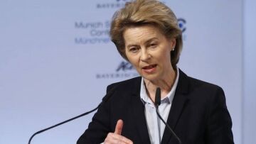 Επιμένει η Φον ντερ Λάιεν για την ονομασία του χαρτοφυλακίου του Σχοινά: Απάντησε σε τρεις γλώσσες