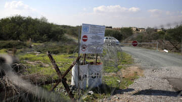 Κατεχόμενα: Σε τουρκικό «στρατοδικείο» δύο Ελληνοκύπριες επειδή φωτογράφιζαν το σπίτι τους 