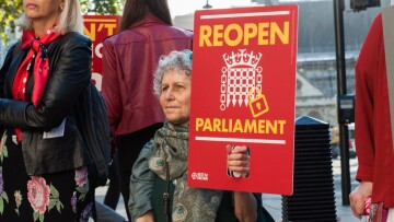 «Λουκέτο» στη βρετανική Βουλή: «Πατέρας του ψέματος ο Τζόνσον» λένε οι ενάγοντες