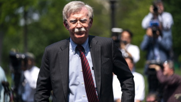 Ο Μπόλτον «απασφάλισε» κατά Τραμπ: Καταδικασμένες να αποτύχουν οι διαπραγματεύσεις με Κορέα και Ιράν