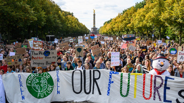 Παγκόσμια «απεργία» για το κλίμα