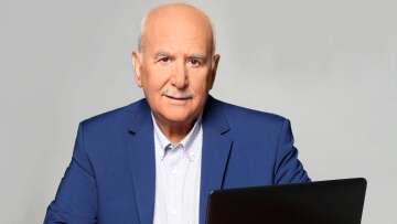 Γιώργος Παπαδάκης: Τα δύσκολα παιδικά χρόνια, η πορεία στη δημοσιογραφία και τα 18 κιλά που έχασε στην καραντίνα