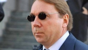 Όλεγκ Σμολένκοφ: Η CIA τον φυγάδευσε και η Ρωσία έβγαλε ένταλμα σύλληψης