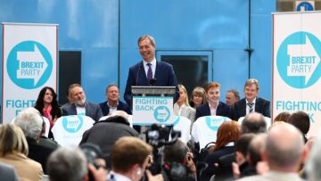 Βουλευτές κόμματος Brexit: Εκατομμύρια ευρώ κέρδη από «παράπλευρες δραστηριότητες»