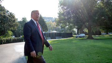 Υπόθεση Μπάιντεν: Στενεύει ο κλοιός για τον Τραμπ και αυτός μιλάει για... ανέκδοτο