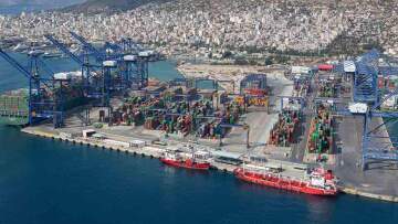 Πέραμα: Πρόσκρουση δεξαμενόπλοιου σε φορτηγό πλοίο - Φόβοι για διαρροή πετρελαίου