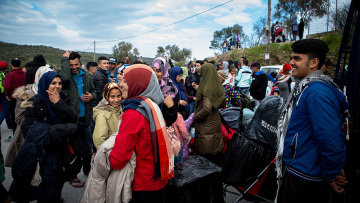 Προσφυγικό: Σχέδιο Χρυσοχοΐδη για ισοκατανομή των μεταναστών στις 13 Περιφέρειες