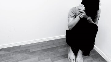 Συγκλονίζει η 11χρονη από τη Φθιώτιδα: Ο δικηγόρος μού έπιανε το στήθος, μου έταζε δώρα και με απειλούσε