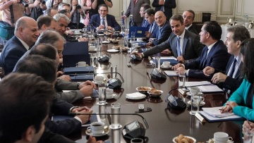 Υπουργικό Συμβούλιο: Τι περιλαμβάνουν οι δύο ΠΝΠ για την Thomas Cook