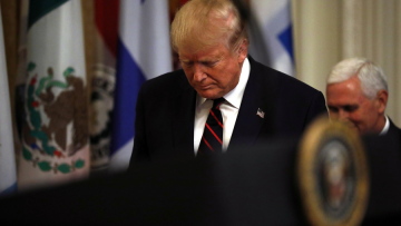 Ο Τραμπ επιμένει για το ουκρανικό σκάνδαλο: Να αποκαλυφθεί η ταυτότητα του μάρτυρα