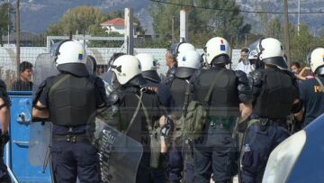 Ιωάννινα: Δακρυγόνα και πετροπόλεμος στον καταυλισμό του Κατσικά - Αντιδράσεις μεταναστών για τις αφίξεις από τη Μόρια