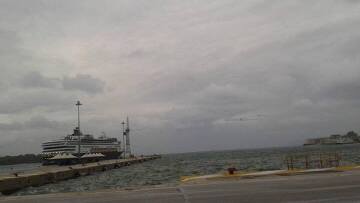 Καιρός: Βροχές «σαρώνουν» την Κέρκυρα - «Δεμένα» τα πλοία, πλημμύρισε Κέντρο Υγείας