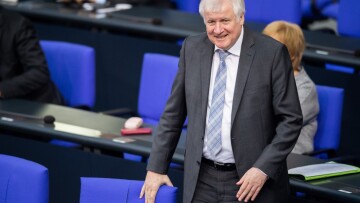 Σε νέο ρόλο ο Bαυαρός υπουργός Εσωτερικών - Στην Αθήνα το απόγευμα της Παρασκευής