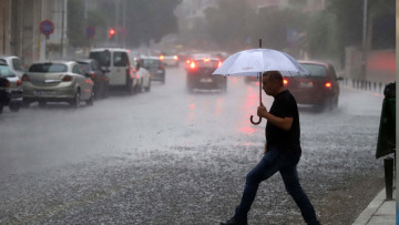 Έκτακτο δελτίο επιδείνωσης καιρού: Βροχές, καταιγίδες και χαλάζι μέχρι την Τρίτη