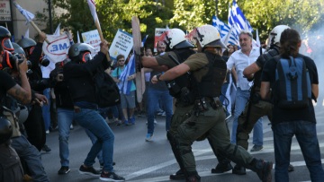 Αναγνωρίστηκε ο «καρατέκα» του ΠΑΜΕ που χτύπησε αστυνομικό των ΜΑΤ
