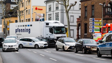 ZDF: Τρομοκρατική ενέργεια η παράσυρση αυτοκινήτων από φορτηγό στο Λίμπουργκ - Σύρος ο δράστης