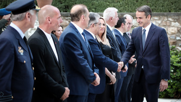 Ψήφος Αποδήμων: «Πρόβα συναίνεσης» τα τετ α τετ του πρωθυπουργού με τους πολιτικούς αρχηγούς 