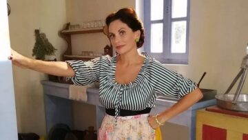 Με ξεναγό τη  Θεοφανία Παπαθωμά στα παρασκήνια από τις «Άγριες Μέλισσες»