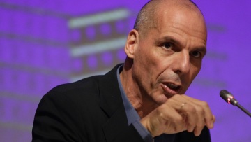 Βαρουφάκης: «Μυθιστόρημα του Τζον Λε Καρέ» οι αποκαλύψεις Στουρνάρα για τους Ρώσους και τις δραχμές