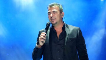 Αντώνης Ρέμος: Μεγάλες εκπλήξεις στη συναυλία του στην Αθήνα