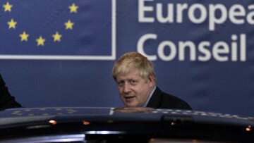 Bloomberg για Brexit: Τα δύο δραματικά τηλεφωνήματα που έκαναν την απίθανη συμφωνία... πιθανή!