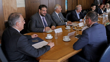 Ψήφος αποδήμων: Πιο κοντά στη διακομματική στήριξη μετά την «πιρουέτα»  ΣΥΡΙΖΑ 