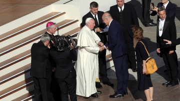 Το μεταναστευτικό στο επίκεντρο της συνάντησης του Νίκου Δένδια με τον Πάπα Φραγκίσκο 