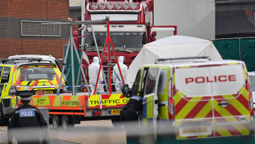 Τραγωδία στο Έσεξ: Η ταυτότητα των 39 νεκρών το «κλειδί» για το θρίλερ με το φορτηγό του θανάτου