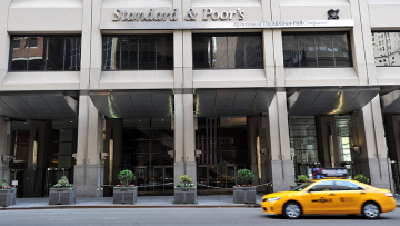  Το μήνυμα της αναβάθμισης από την S&P: «Φυγής προς τα εμπρός» για την Ελλάδα