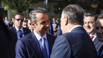 Στη Θεσσαλονίκη ο Μητσοτάκης – Τον υποδέχθηκαν με χειροκροτήματα