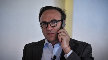 Ο Κόκκαλης «καρφώνει» Κασσελάκη για τη Μακρόνησο: Από μένα είναι «όχι» στην υποψηφιότητά του