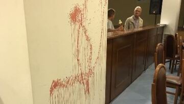 Αστακός: Ο πρώην δήμαρχος έκανε «φλεβοκέντηση» και γέμισε με αίματα το Δημοτικό Συμβούλιο