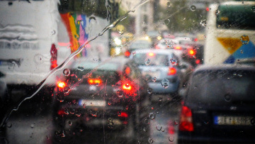 Κίνηση: Χάος στους δρόμους προκάλεσε η κακοκαιρία - Βελτιωμένη τώρα η κατάσταση