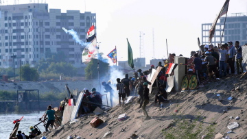 Ιράκ: Ένας νεκρός και 91 τραυματίες σε νέες συγκρούσεις διαδηλωτών και αστυνομίας στη Βαγδάτη