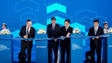 Σαγκάη: Ο Κυριάκος Μητσοτάκης εγκαινίασε τη μονάδα παραγωγής των ελληνικών ανελκυστήρων Kleemann