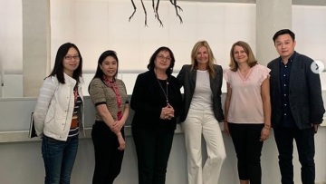 Μαρέβα Μητσοτάκη: Ξενάγηση στο Μουσείο Σύγχρονης Τέχνης της Σαγκάης