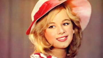 Φωτογραφία: Η Αλίκη Βουγιουκλάκη αναίσθητη στο χειρουργικό κρεβάτι 