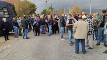 Χίος: Κάτοικοι του χωριού Χαλκειός έκλεισαν τον δρόμο που οδηγεί στο hotspot της ΒΙΑΛ