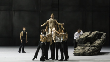 Βίντεο από τις πρόβες του μπαλέτου της Εθνικής Λυρικής Σκηνής για τον «Χορό με τη σκιά μου»