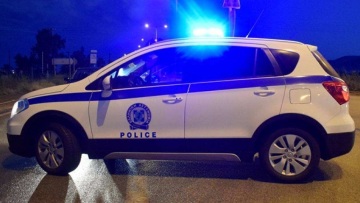 Αχαΐα: Αστυνομικοί πήγαν για έλεγχο σε κορωνοπάρτι και τους υποδέχθηκαν με μπουνιές