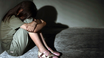 Προφυλακίστηκε εκπαιδευτικός από τη Σάμο που κατηγορείται για βιασμό και πορνογραφία ανηλίκων
