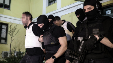  Βίντεο ντοκουμέντο από ληστεία ΟΠΑΠ: Δείτε τον έναν τρομοκράτη να τραυματίζει τον άλλο!