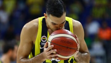 Σλούκας: «Δεν ανέχομαι να πιστεύουν πως δεν έδειξα σεβασμό»