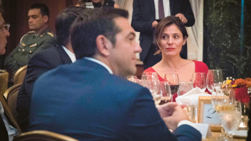 Βιβλίο για τον Τσίπρα: Το βράδυ των ευρωεκλογών δεν πίστευαν τα exit polls, νόμιζαν ότι ήταν λάθος