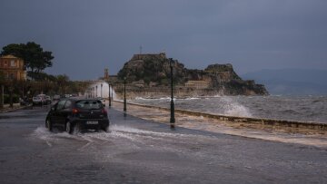 Η κακοκαιρία «Βικτώρια» χτύπησε με μανία την Κέρκυρα: Πλημμύρες, κατολισθήσεις και άνεμοι εννιά μποφόρ!