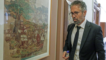 Φρουζής στην Προανακριτική για Novartis: «Εδειξε» τη γραμματέα του ως τη μάρτυρα «Αικατερίνη Κελέση»