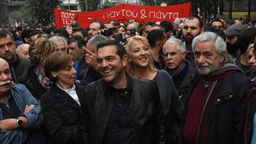 Πολυτεχνείο - Πορεία: Επικεφαλής ο Τσίπρας στο μπλοκ του ΣΥΡΙΖΑ