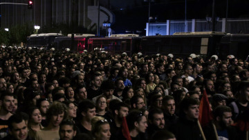 Μαζική η πορεία για την επέτειο του Πολυτεχνείου