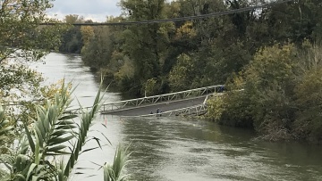 Κατάρρευση γέφυρας στην Τουλούζη: Τον οδηγό του φορτηγού αναζητούν οι γαλλικές Αρχές 
