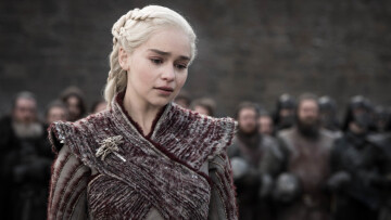 Εμίλια Κλαρκ: Οι δημιουργοί του Game of Thrones την παγίδευσαν για τις γυμνές σκηνές 